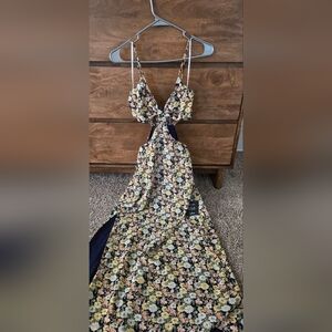 NWT! Lulus Floral Cutout Maxi Dress, sz Small
